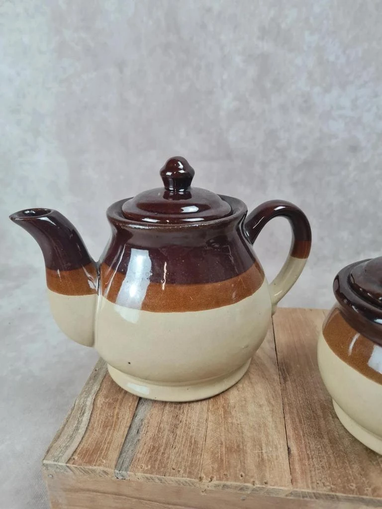 Vintage theeservies in tweekleurig steengoed – theepot + suikerpot 🍵 – photo 3